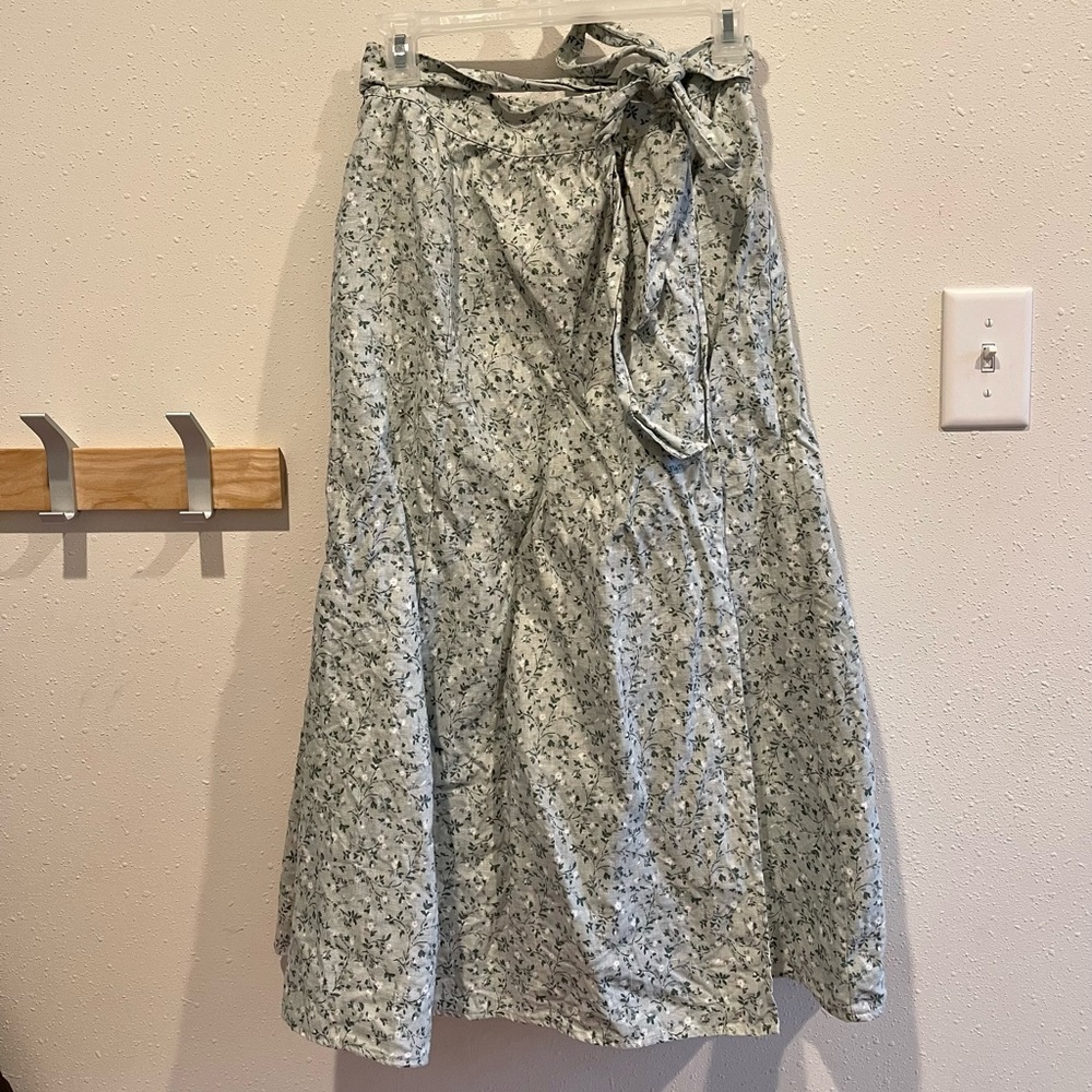 EUC Reformation midi skirt. Super pretty floral wrap skirt. Worn once.